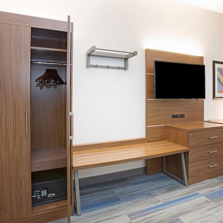 Holiday Inn Express Kansas City - At The Legends! By Ihg Bonner Springs Værelse billede