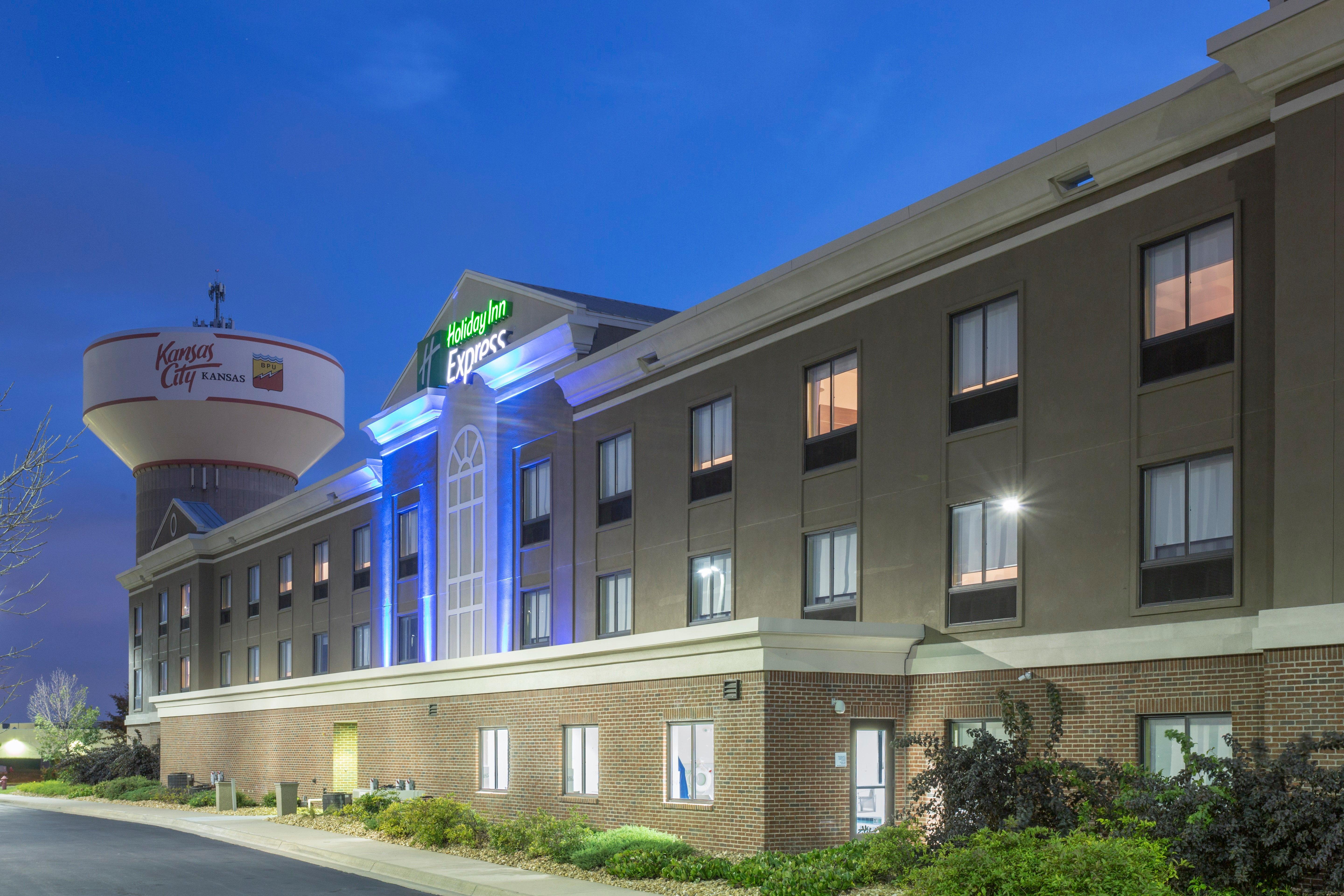 Holiday Inn Express Kansas City - At The Legends! By Ihg Bonner Springs Eksteriør billede