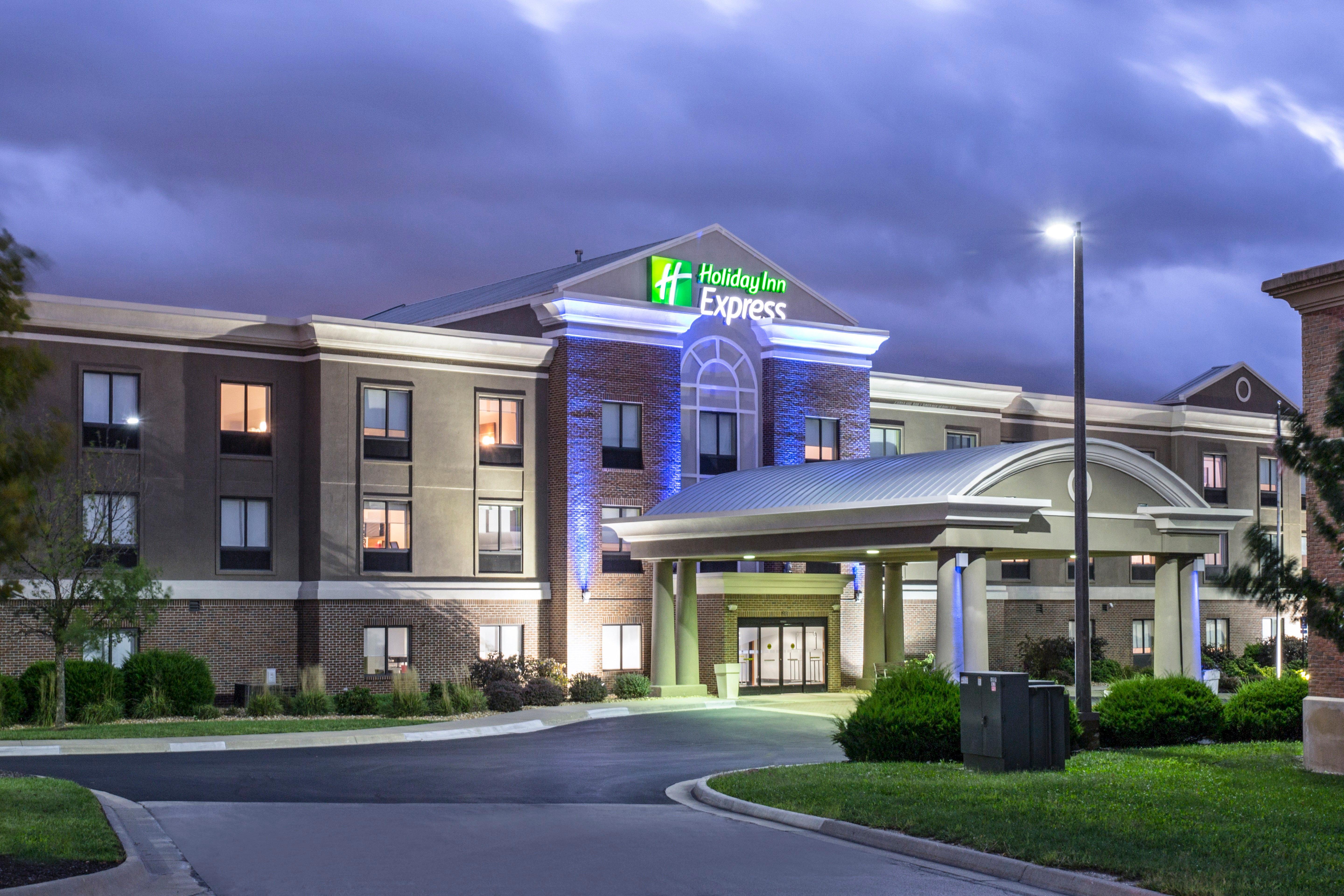 Holiday Inn Express Kansas City - At The Legends! By Ihg Bonner Springs Eksteriør billede
