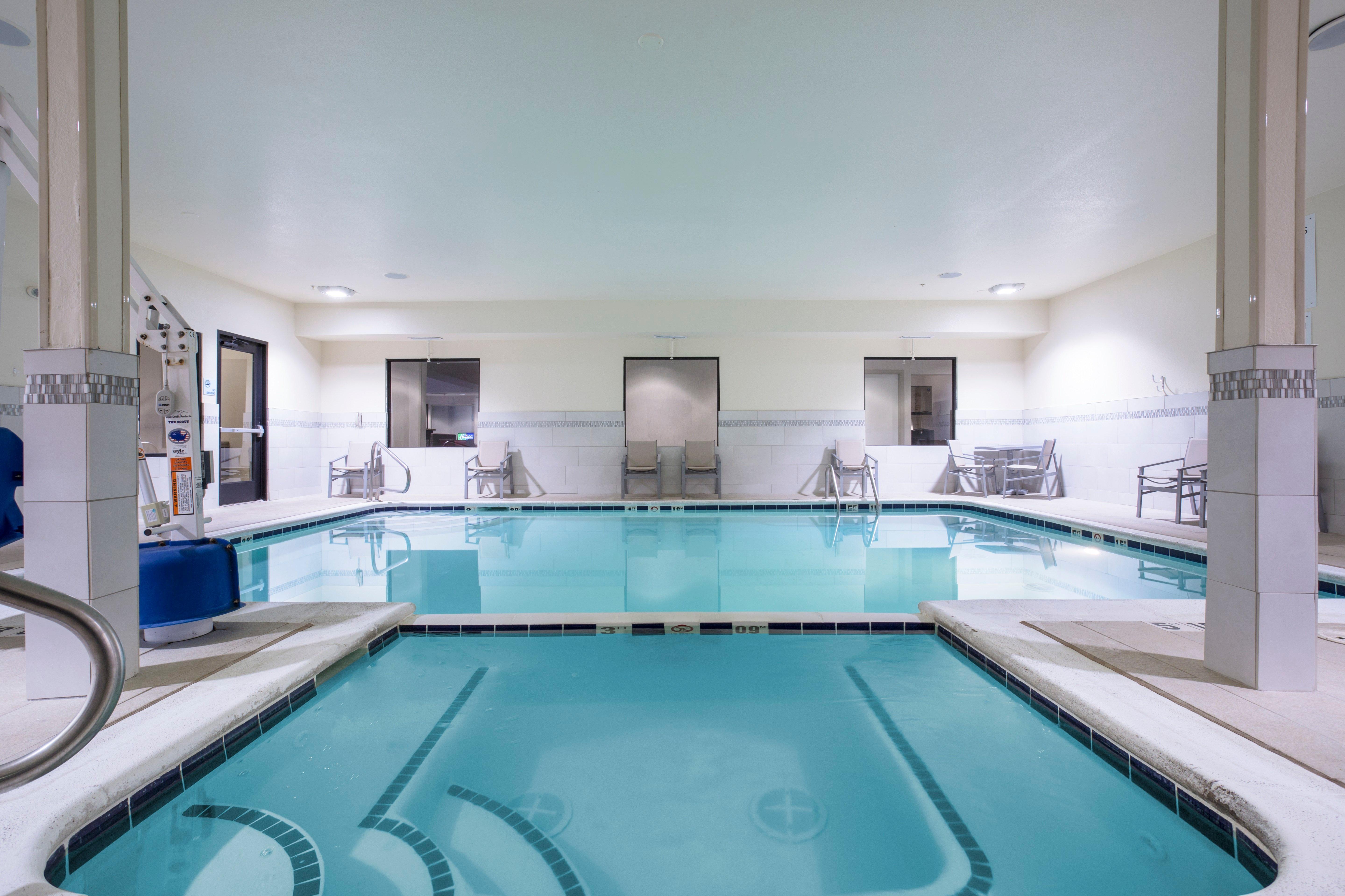 Holiday Inn Express Kansas City - At The Legends! By Ihg Bonner Springs Eksteriør billede