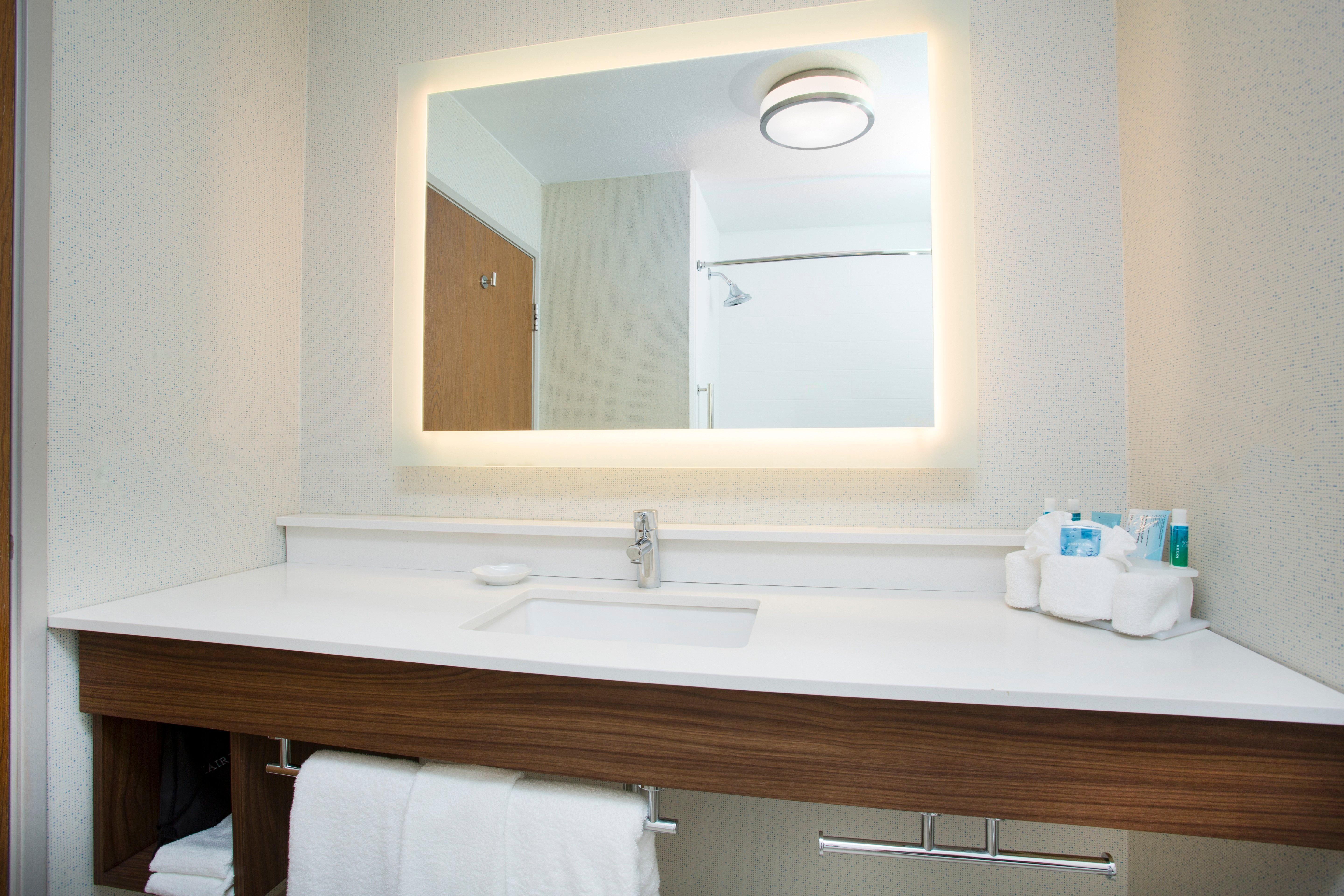Holiday Inn Express Kansas City - At The Legends! By Ihg Bonner Springs Eksteriør billede